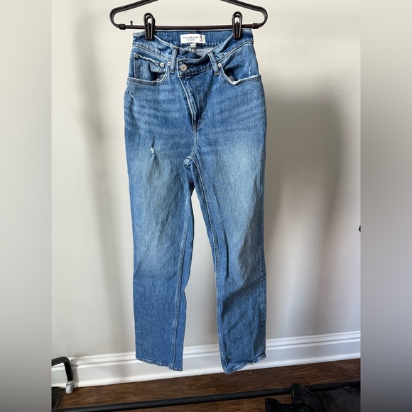 Like new! A&F 90s Ultra High Rise Straight Leg Curve Love - Picture 2 of 5